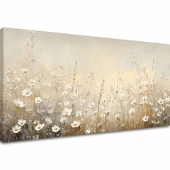 Ръчно рисувано платно с нежни бели цветя и златни акценти, изобразяващо поле с диви цветя в меки, неутрални тонове, е показано на дървена подрамка Papilora.