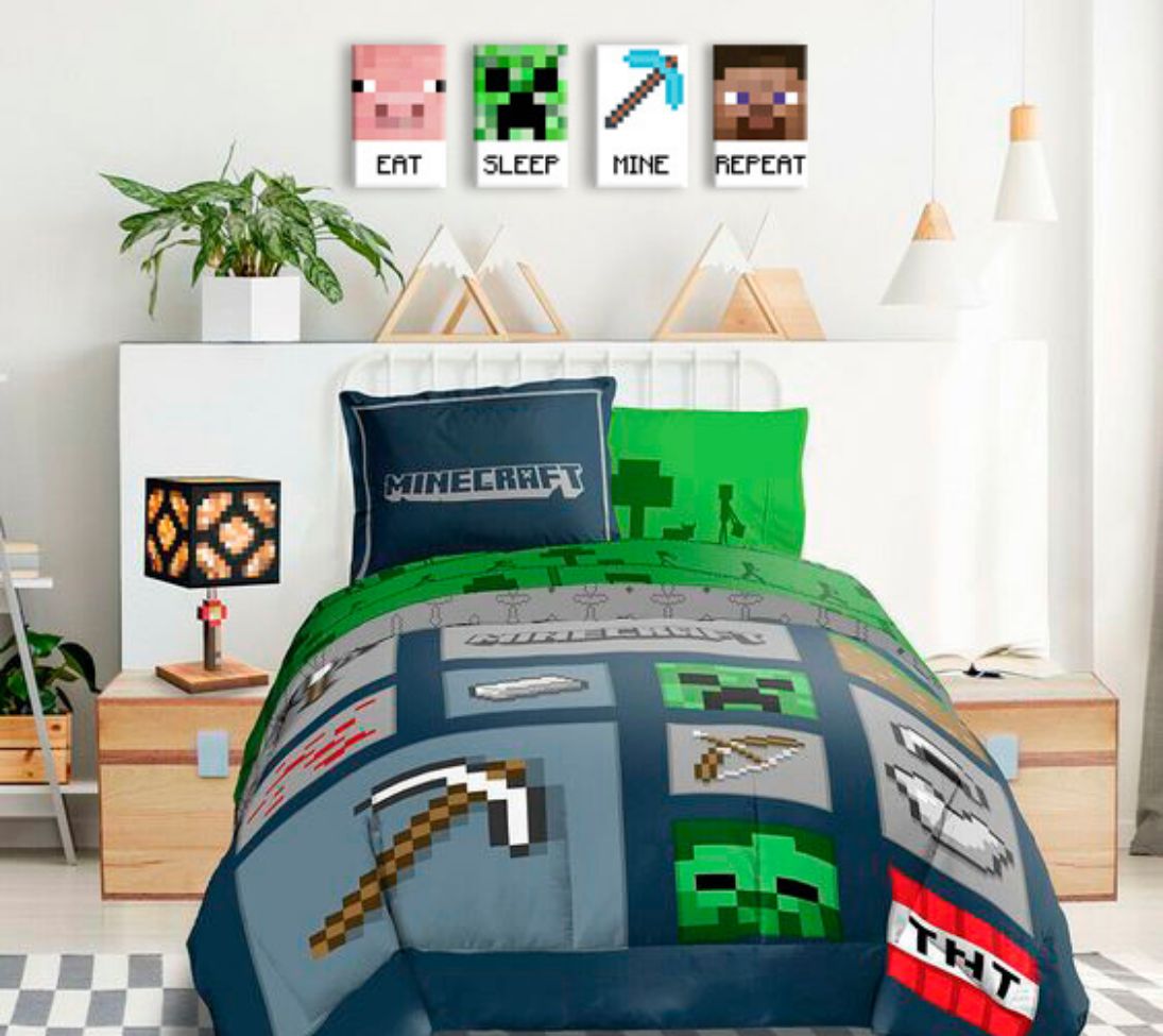 Арт принт на платно с герои и предмети от играта Minecraft, изобразяващ прасе, крипър, кирка и Стив, с надписи „EAT“, „SLEEP“, „MINE“, „REPEAT“ Papilora.