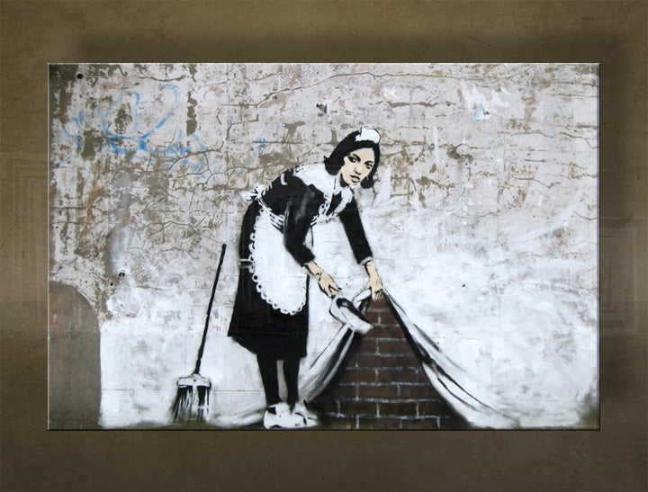 В бохо стил картина на платно с мотив Street ART – Banksy, море и плаж в виолетово-синьо нюанси, многопанелно изпълнение, подходяща за хол – основна [XOBBA027O1]