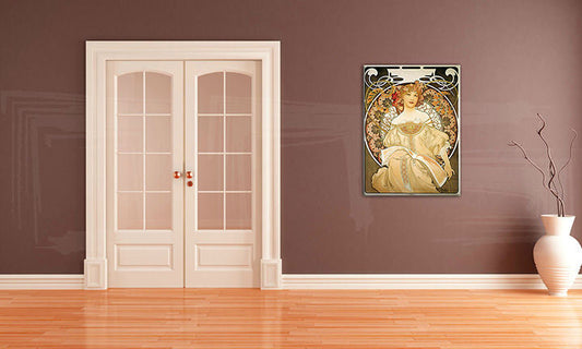 Геометрична картина на платно с мотив SNÍVANIE – Alfons Mucha, цветя, природа в кремаво нюанси окачена в интериор на коридор, природа – интериор