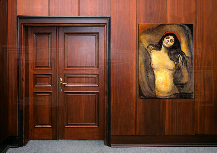 Картина на платно MADONNA - Edvard Munch - картина на платно окачена в интериор на модерен хол, елегантна стенна декорация, качествен печат върху платно