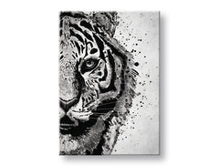 Модерна картина на платно с мотив TIGER 001, тигър, пейзаж в бяло-сиво нюанси, интензивна атмосфера, природа и сила, подходяща за работен кабинет – основна