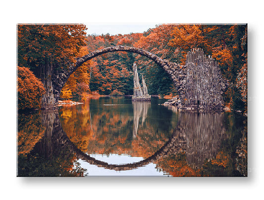 Класическа картина на платно с мотив KRAJINA, езеро, архитектура, природа в оранжево-червено нюанси, спокойна атмосфера, природа, подходяща за хол – основна