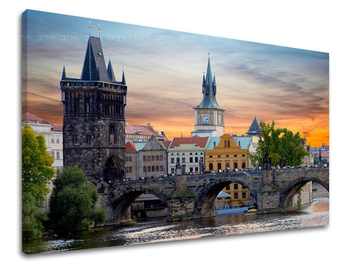 Класическа картина на платно с мотив ГРАД PRAHA, Praha в бяло-синьо нюанси, романтична атмосфера, градски живот, подходяща за офис | Картина за стена ГРАД PRAHA – основна