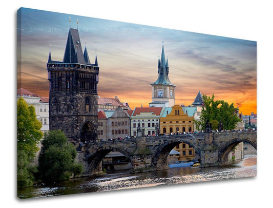 Класическа картина на платно с мотив ГРАД PRAHA, Praha в бяло-синьо нюанси, романтична атмосфера, градски живот, подходяща за офис | Картина за стена ГРАД PRAHA – основна