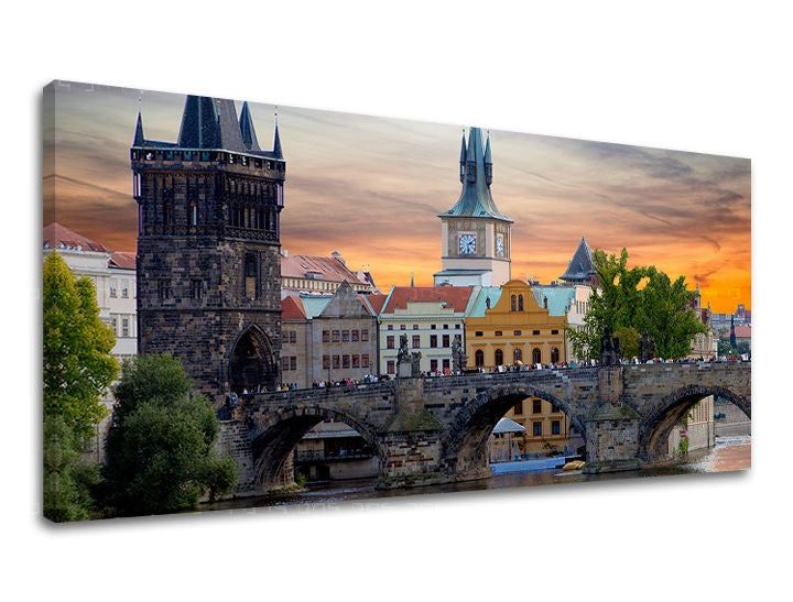 Винтидж картина на платно с мотив Panoráma ГРАД PRAHA, Praha, архитектура, пейзаж, градски мотив в виолетово-оранжево нюанси, подходяща за офис – основна