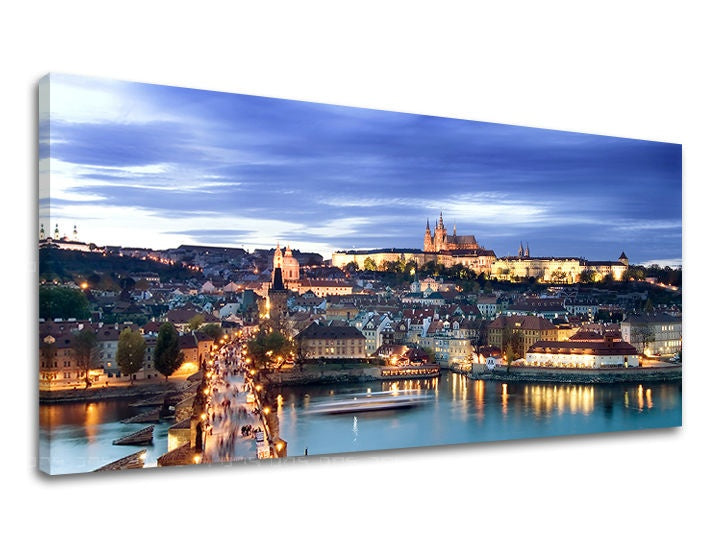 Индустриална картина на платно с мотив ПАНОРАМА PRAHA, архитектура, детски мотив, карта, градски мотив в синьо-жълто нюанси, подходяща за работен кабинет – основна