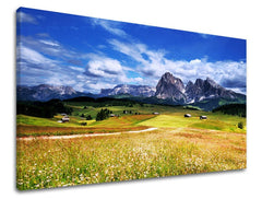 Рустикална картина на платно с мотив планини, ливада, облаци, небе, пейзаж в бяло-синьо нюанси, спокойна атмосфера, природа и приключение – основна