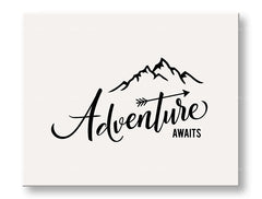 Модерна картина на платно с мотив Adventure awaits, планини, пътнически мотив, мотивационен цитат, природа в бяло-черно нюанси, подходяща за хол – основна