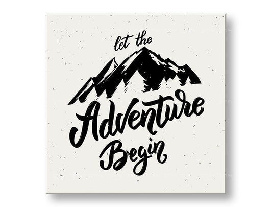 Арт деко картина на платно с мотив Let the adventure begin, планини, пътнически мотив, мотивационен цитат в бяло-сиво нюанси, подходяща за хол – основна