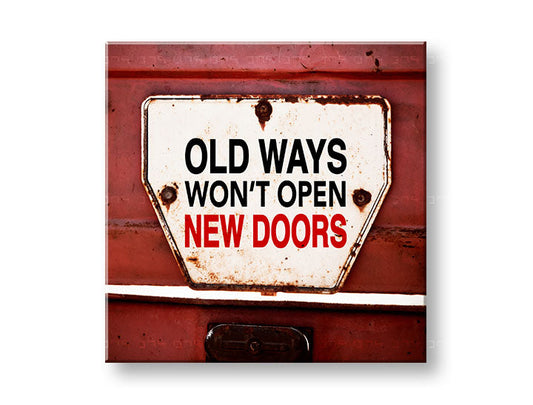 Винтидж картина на платно с мотив Old ways, мотивационен цитат в бяло-червено нюанси, подходяща за офис | Мотивационна картина за стена Old ways_002 – основна