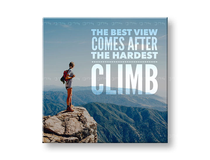 Модерна картина на платно с мотив The best view comes, небе, пейзаж, мотивационен цитат в бяло-синьо нюанси, окуражаваща атмосфера, подходяща за офис – основна