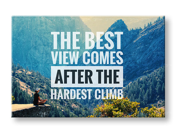 Модерна картина на платно с мотив The best view comes, гора, мотивационен цитат в бяло-черно нюанси, природа и вътрешен мир, подходяща за офис – основна