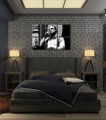 Поп арт картина на платно с мотив The Godfather - Vito Corleone s бутилка škótskej, пура, бутилка в бяло-черно нюанси, меланхолична атмосфера – продукт