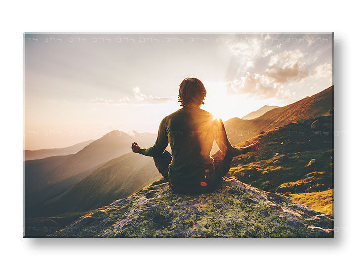 Класическа картина на платно с мотив JOGA, планини, слънце, небе, вдъхновяващ мотив в оранжево-златно нюанси, спокойна атмосфера, подходяща за хол – основна