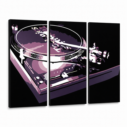 Ръчно рисувана картина POP Art DJ 3 парчета dj – 3D визуализация на ръчно рисувано платно на бял фон. Доминиращи цветове: черно, лилаво, бяло.