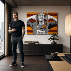 Ръчно рисувана картина POP Art Francesco Totti 3 парчета – картина в модерен мъжки интериор, lifestyle визуализация. Доминиращи цветове: червено, оранжево, сиво, черно, бяло.