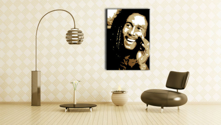Ръчно рисувана картина на платно с мотив Bob Marley в черно-бяло нюанси окачена в интериор на хол, радостна атмосфера | Ръчно рисувана POP Art картина Bob Marley – интериор