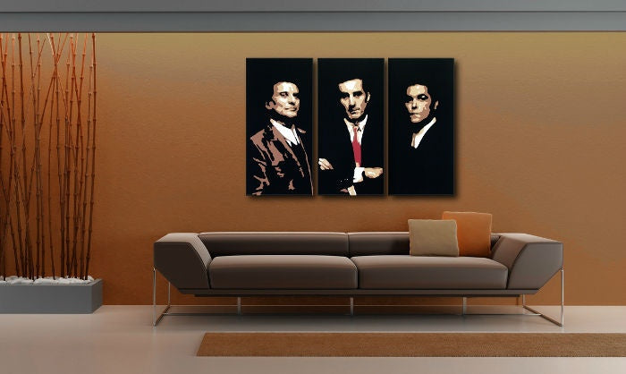 Поп арт картина на платно с мотив Goodfellas в бяло-кафяво нюанси окачена в интериор на хол, иконография | Ръчно рисувана POP Art картина Goodfellas – интериор