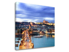 Класическа картина на платно с мотив PRAHA, пейзаж, природа в синьо-сребърно нюанси, романтична атмосфера, градски живот, подходяща за офис – основна